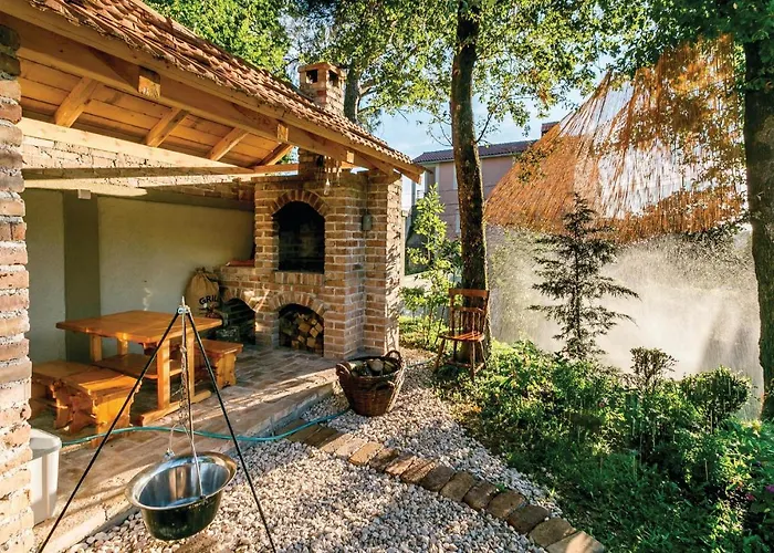 Awesome Apartment In Herceg Novi