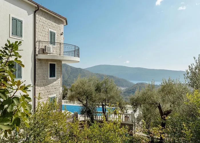 Gorgeous Home In Herceg Novi