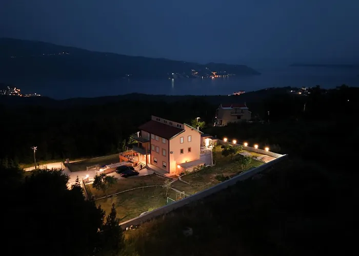 La Vita Bella With Pool
