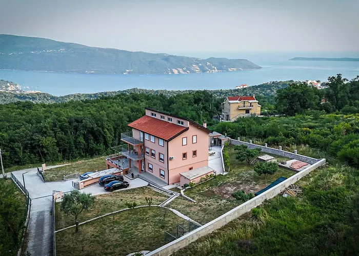 La Vita Bella With Pool