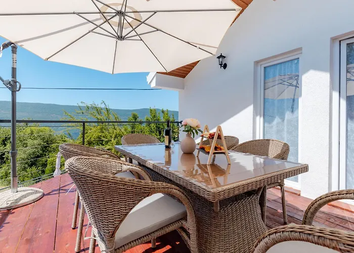 House With Pool - Ratisevina 12
