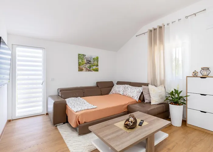 House With Pool - Ratisevina 12