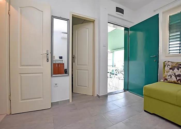Charming Little House - Private Parking & Beach Nearby