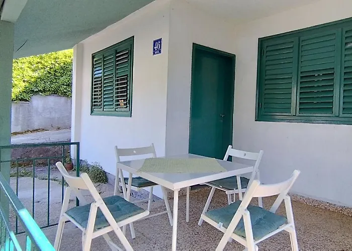 Charming Little House - Private Parking & Beach Nearby
